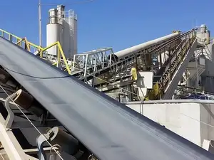 معدات نقل الأسمدة